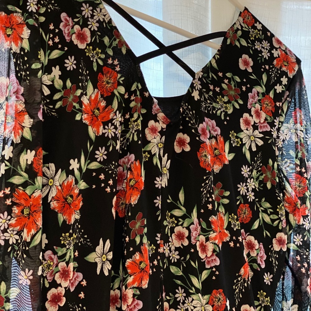Floral blouse- Fits like a medium/large